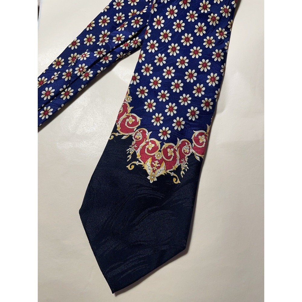 Sanucci Necktie 100% Silk Black Paisley Floral